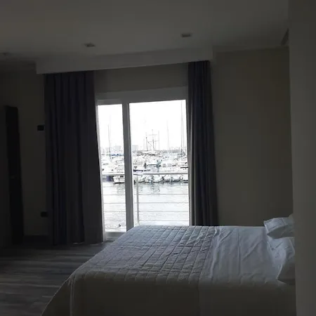 酒店 Saraceno 维博瓦伦蒂亚码头